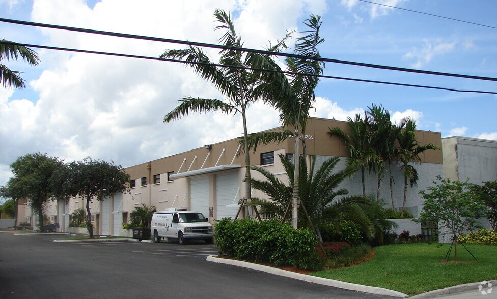 More Photos Of 8335-8349 NW 64th St, Miami Light Distribution For Sale