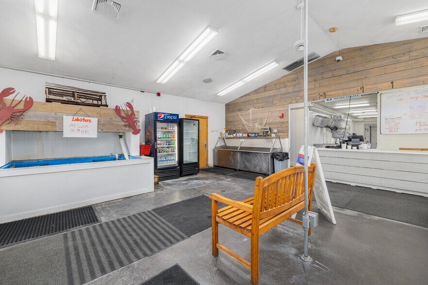 More Photos Of 170 Main St, North Kingstown Specialty For Sale