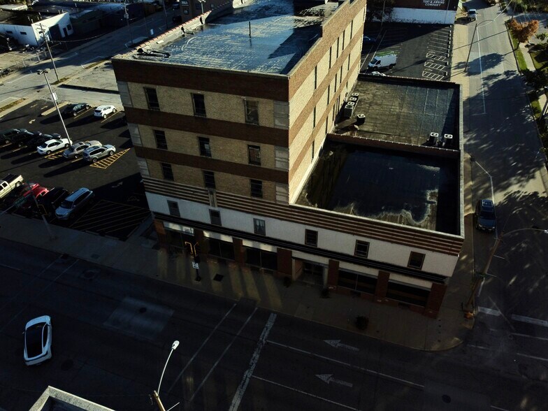 More Photos Of 503 N East St, Bloomington General Retail For Lease