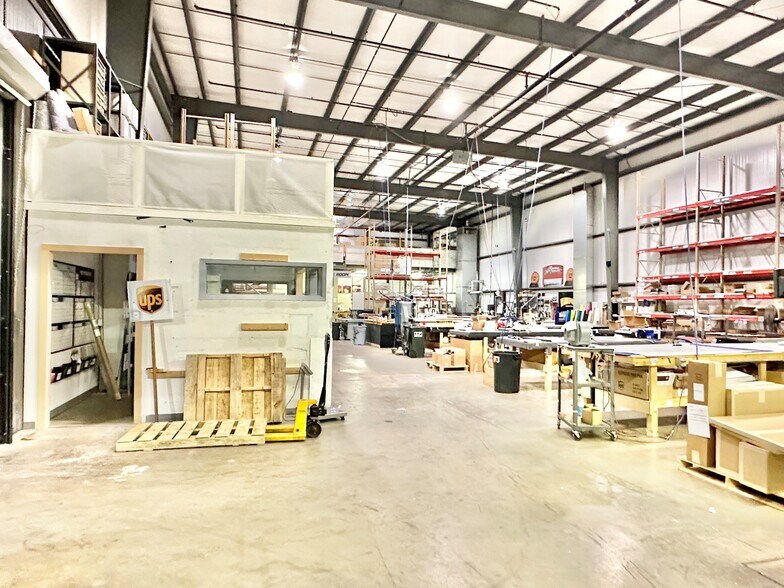 More Photos Of 648 Progress Ave, Munster Warehouse For Lease