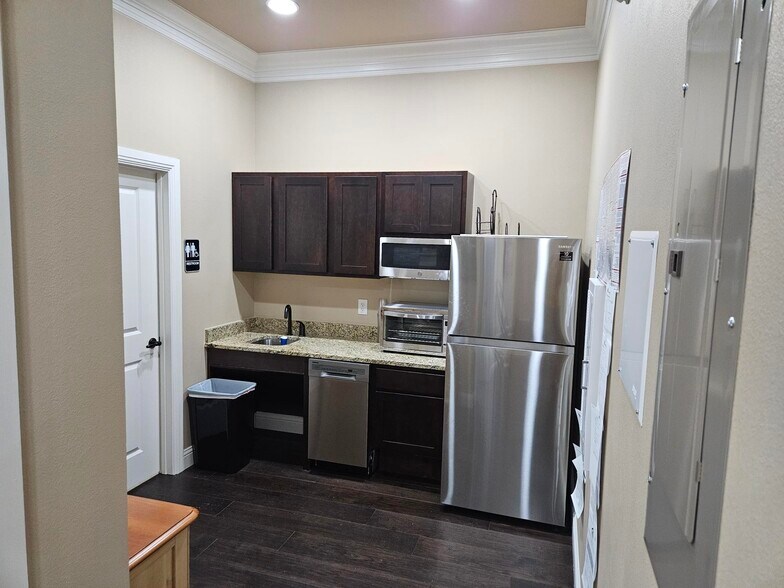 More Photos Of 1067 FM 306, New Braunfels Office For Lease