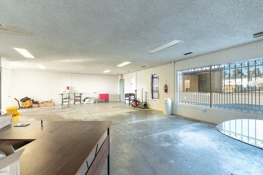 More Photos Of 2272 Crestline Loop, North Las Vegas Auto Repair For Sale