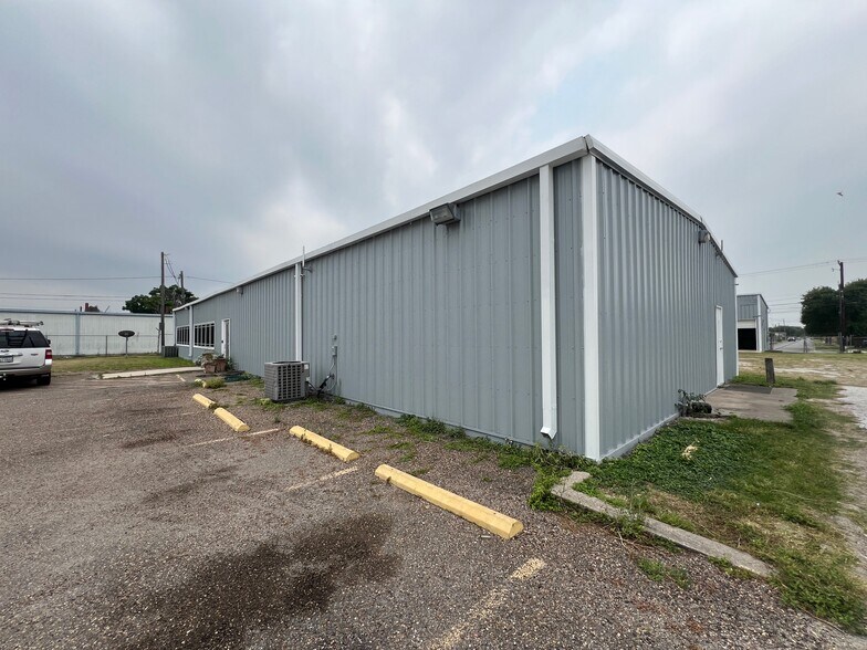 More Photos Of 917 S Staples St, Corpus Christi Unknown For Lease