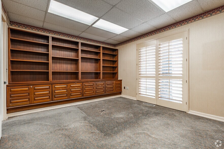 More Photos Of 1312 Bishop St, Union City Medical For Sale