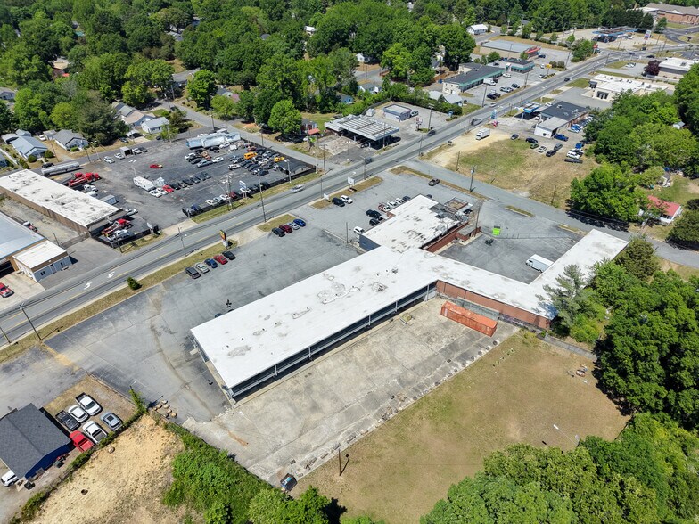 More Photos Of 411 National Hwy, Thomasville Hotel For Sale