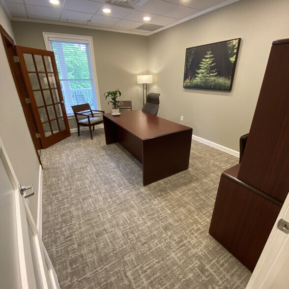 More Photos Of 590 W Crossville Rd, Roswell Loft Creative Space For Lease