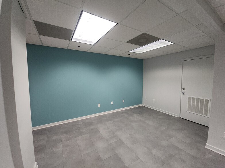 More Photos Of 333 1st St N, Jacksonville Beach Office For Lease
