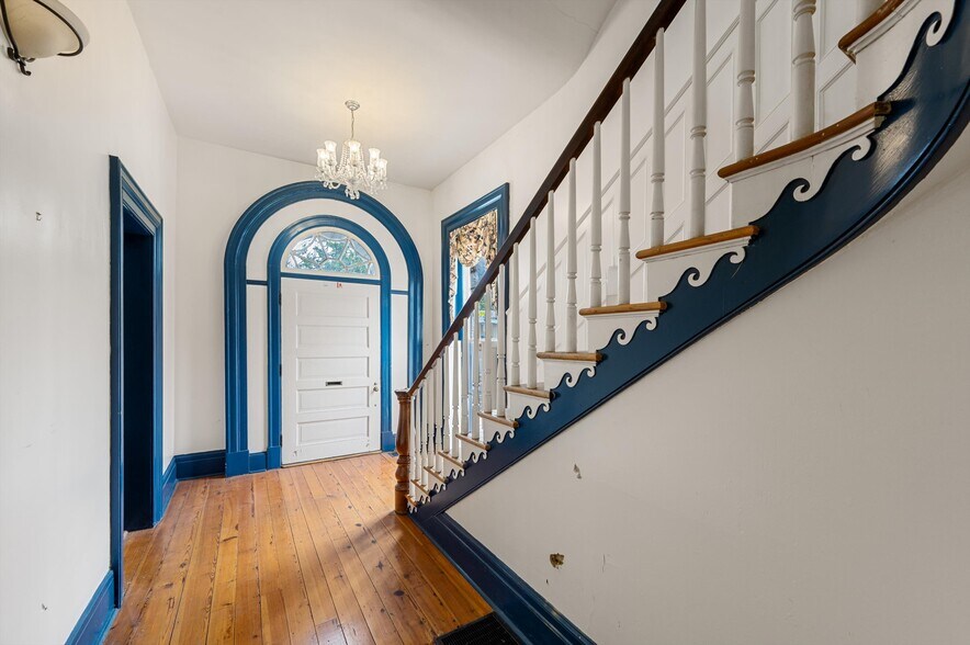 More Photos Of 230 W Boscawen St, Winchester Office Residential For Sale