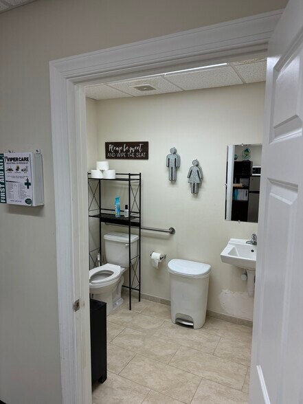 More Photos Of 2781 Vista Pky, West Palm Beach Light Manufacturing For Lease