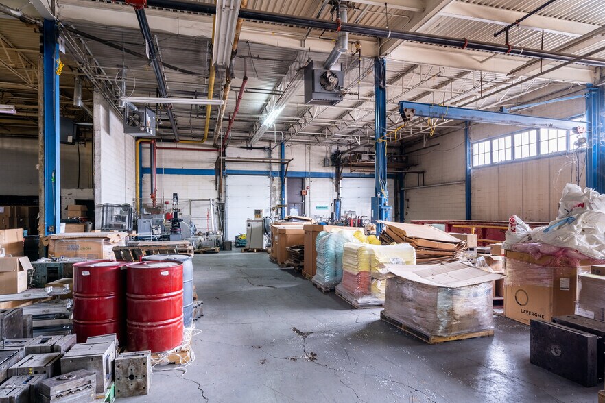 More Photos Of 1170 Ave 50th, Montréal Warehouse For Sale
