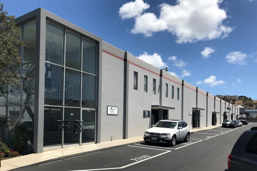More Photos Of 2674-2698 Dawson Ave, Signal Hill Light Manufacturing For Lease
