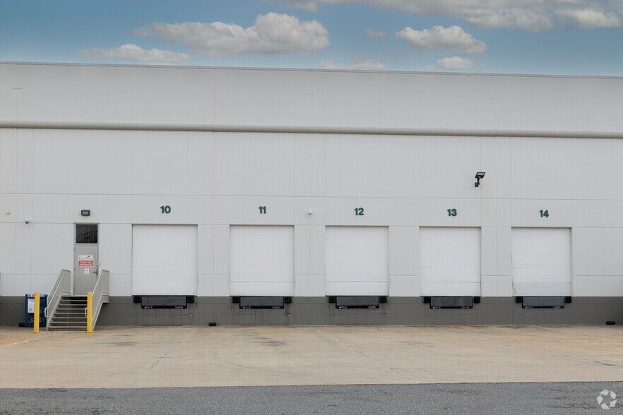 More Photos Of 45080 Old Ox Rd, Dulles Warehouse For Lease