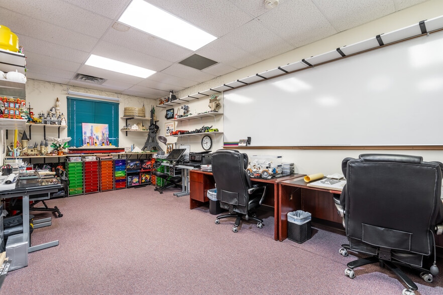 More Photos Of 124 Siringo Rd, Santa Fe Office For Sale