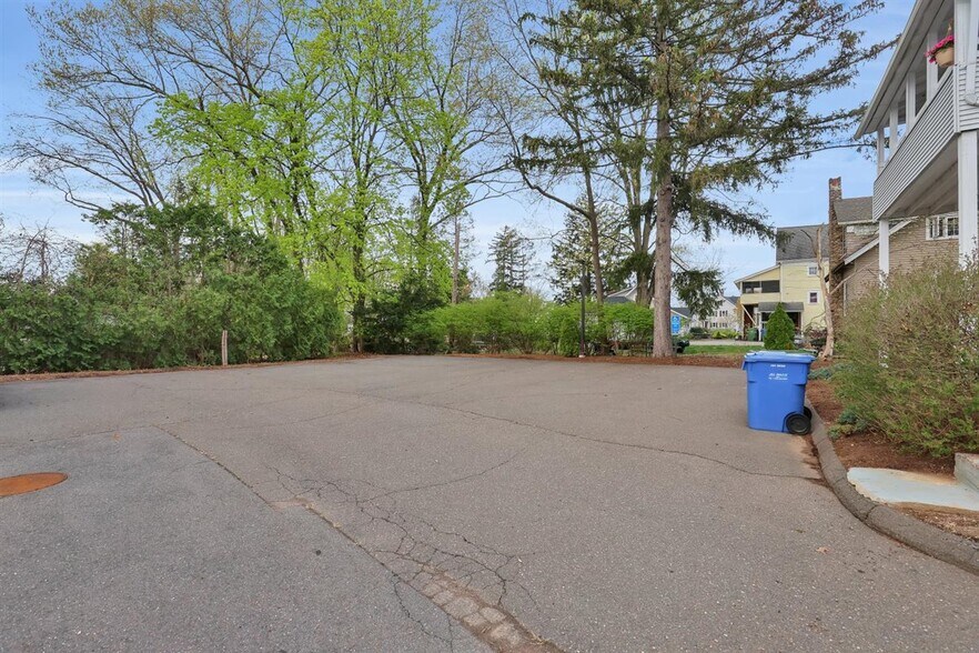 More Photos Of 36 School St, Glastonbury Office For Sale