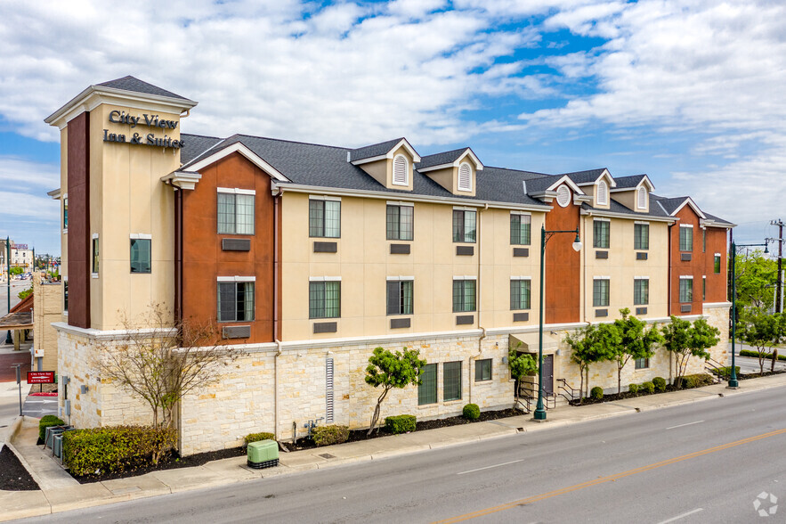 Primary Photo Of 1306 E Commerce St, San Antonio Hotel For Sale