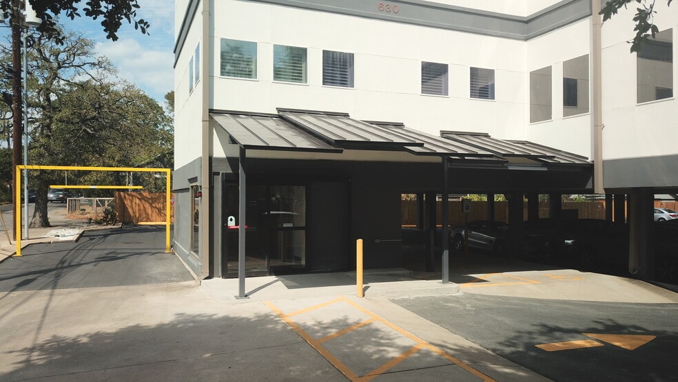 More Photos Of 630 W 34th St, Austin Medical For Lease