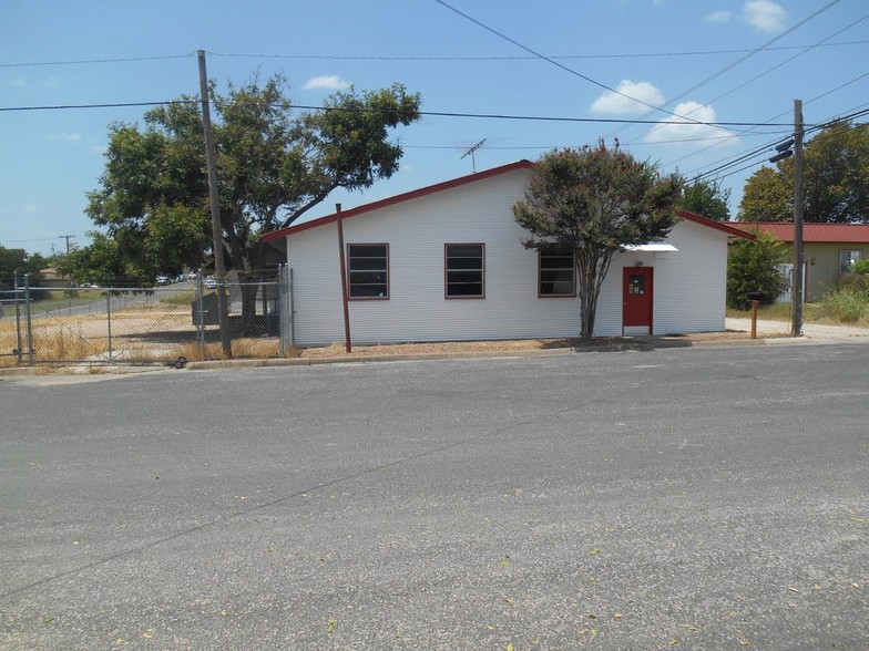 Primary Photo Of 185 S Titus St, Giddings Freestanding For Sale