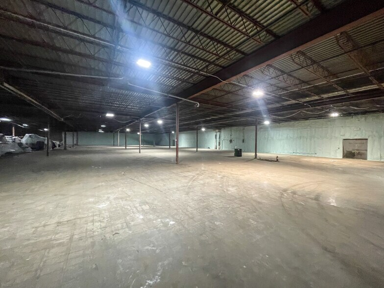 More Photos Of 2001 Elyria Ave, Lorain Warehouse For Lease