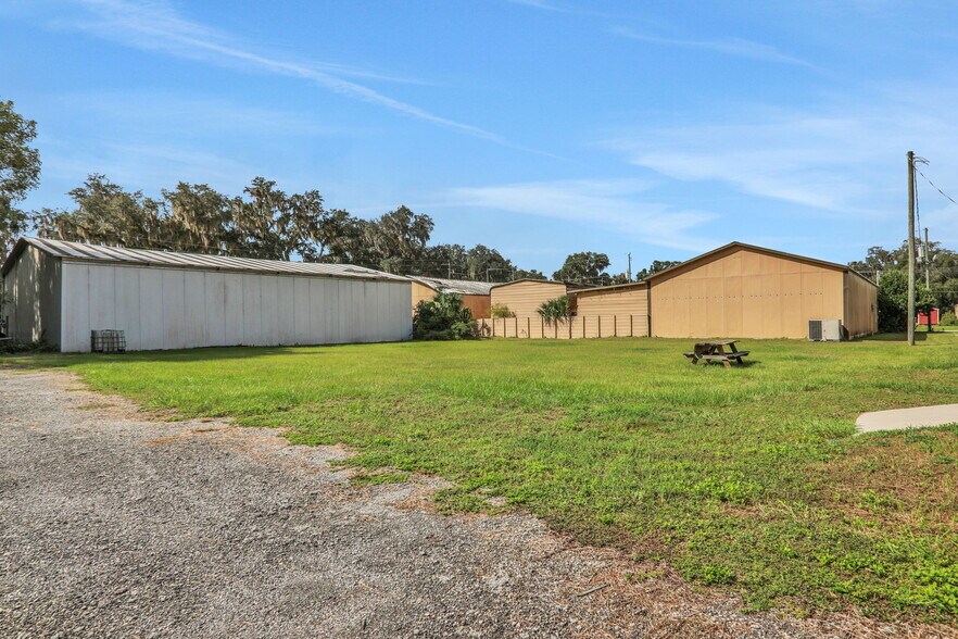 More Photos Of 413 Elm St, Welaka Freestanding For Sale