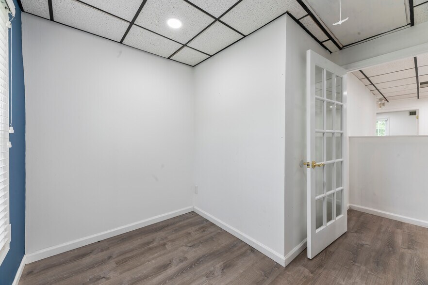 More Photos Of 32 Jefferson Plz, Princeton Medical For Sale