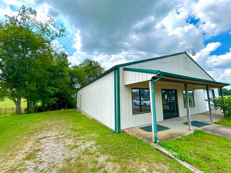 Primary Photo Of 1370 S Dixie St, Horse Cave Warehouse For Sale