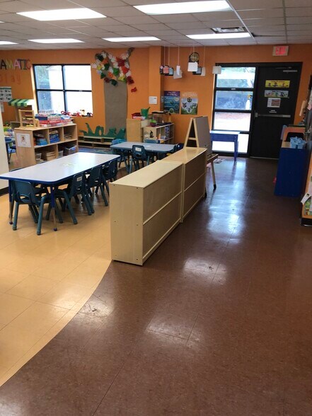 More Photos Of 5845 Campbellton Rd SW, Atlanta Daycare Center For Sale