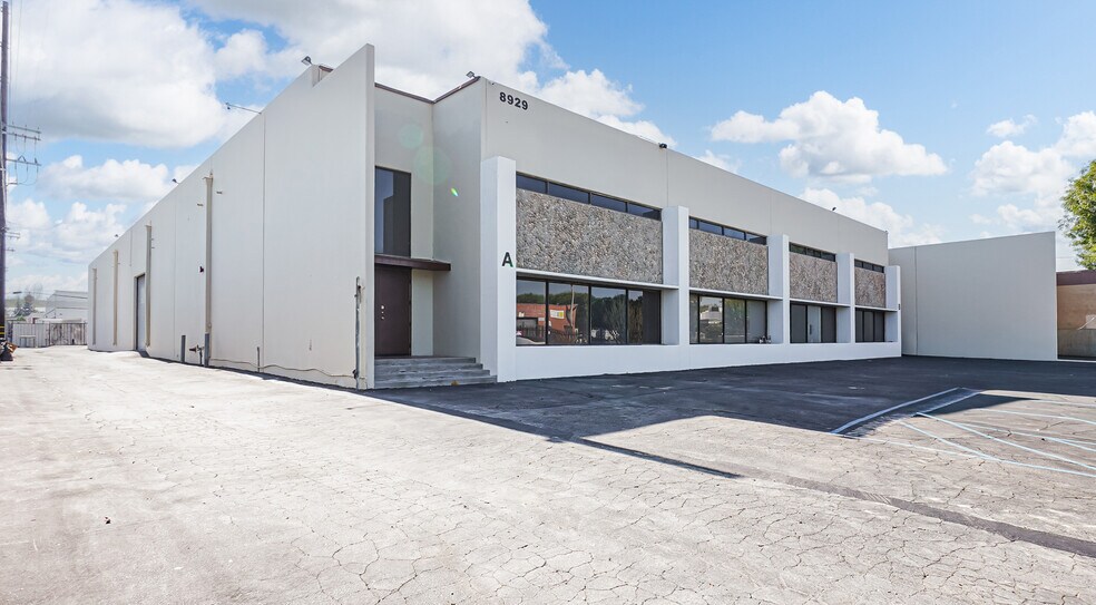More Photos Of 8929 Oso Ave, Chatsworth Manufacturing For Lease