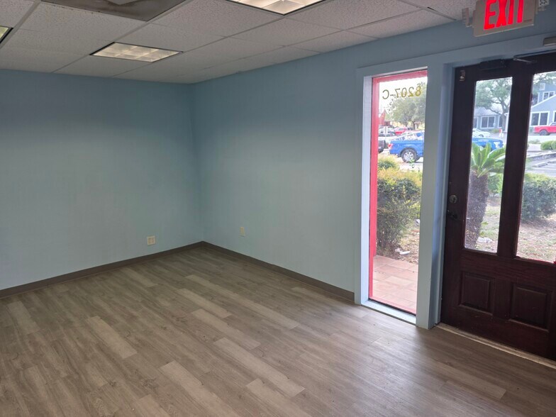 More Photos Of 8201-8207 Roughrider Dr, Windcrest Office For Lease