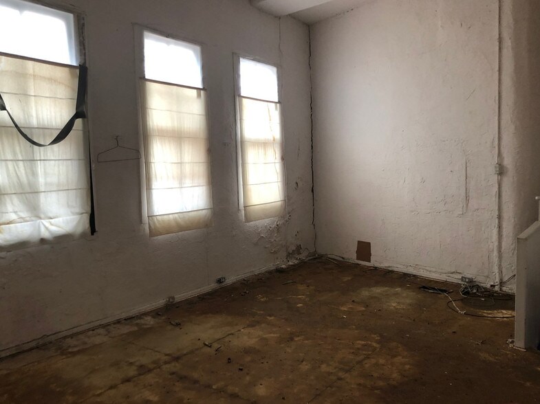 More Photos Of 226 N Liberty St, Baltimore Storefront Retail Residential For Sale