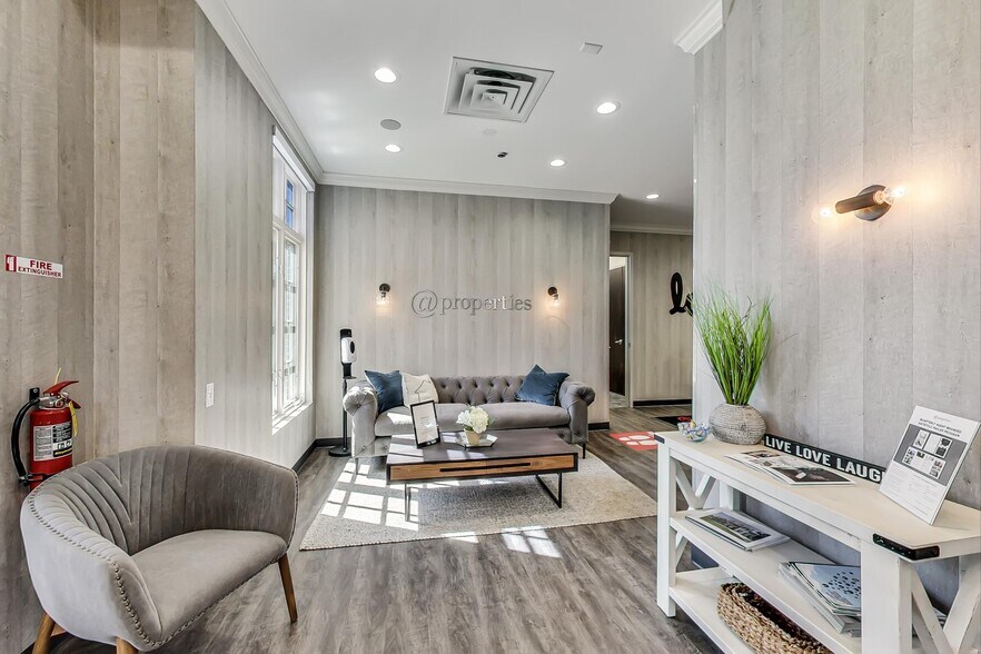 More Photos Of 324 W Touhy Ave, Park Ridge Office For Lease