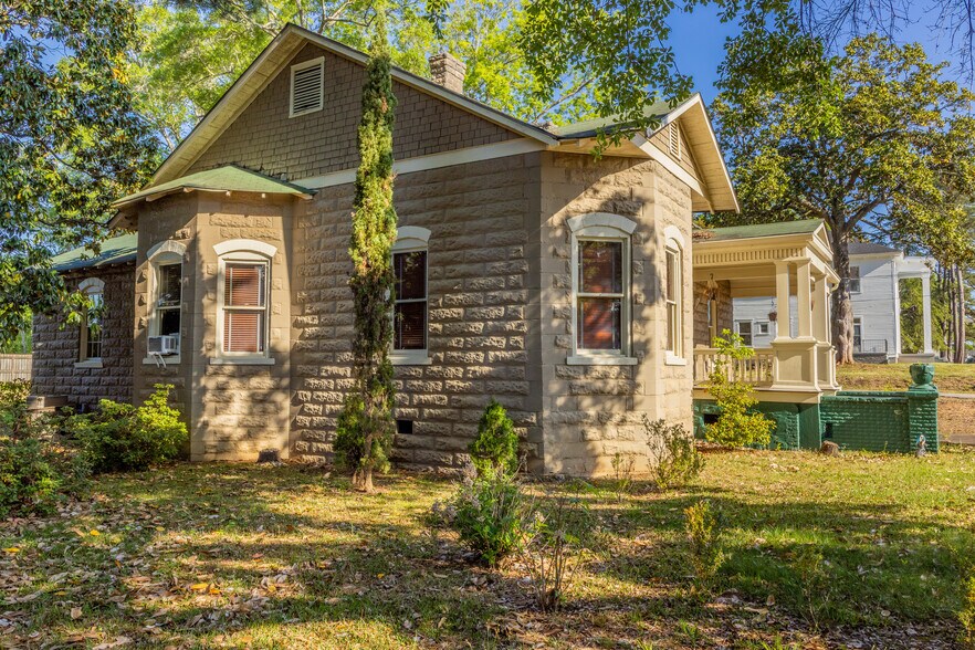 More Photos Of 314 S Green St, Thomaston Office For Sale