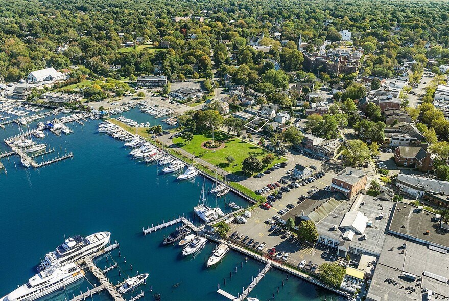 More Photos Of 6 Bay St, Sag Harbor Restaurant For Sale