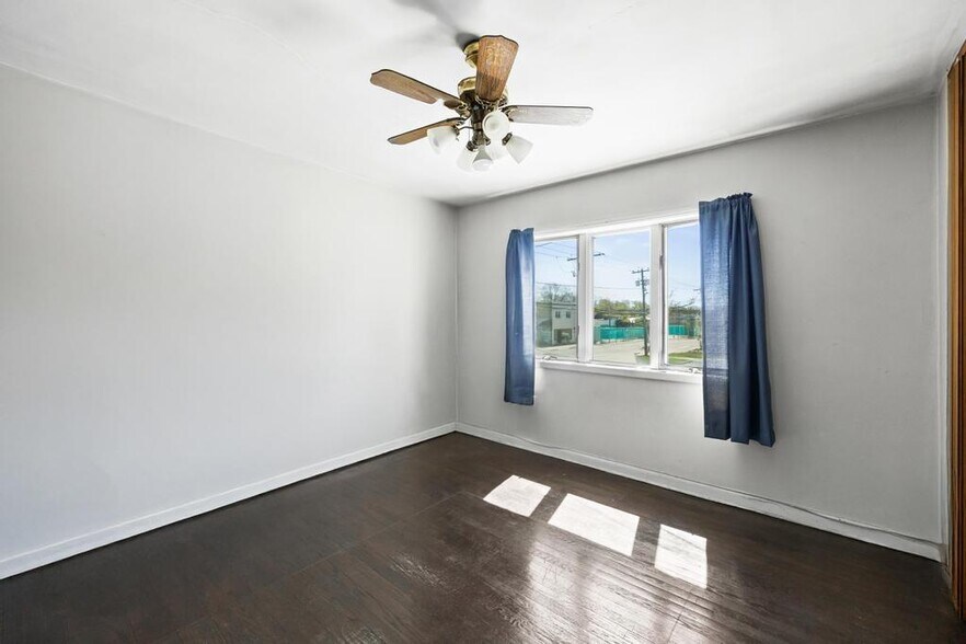 More Photos Of 308 Larkfield Rd, East Northport General Retail For Sale