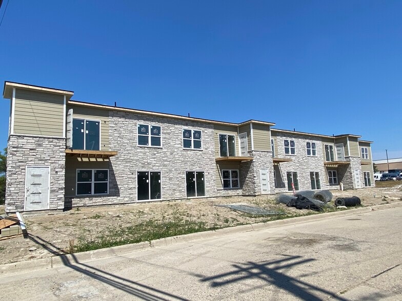 More Photos Of 1251 E Woodward Heights Blvd, Hazel Park Apartments For Sale
