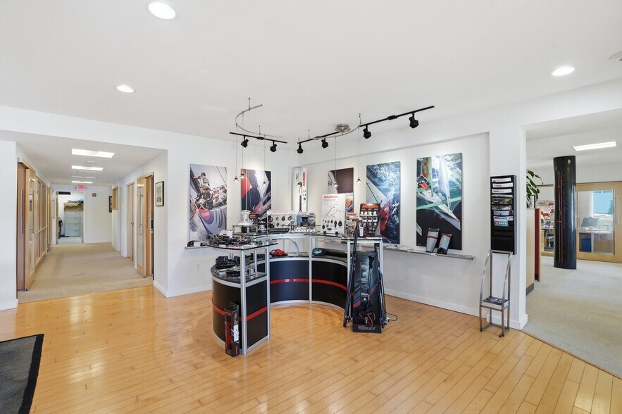 More Photos Of 19 John Clarke Rd, Middletown Office For Sale