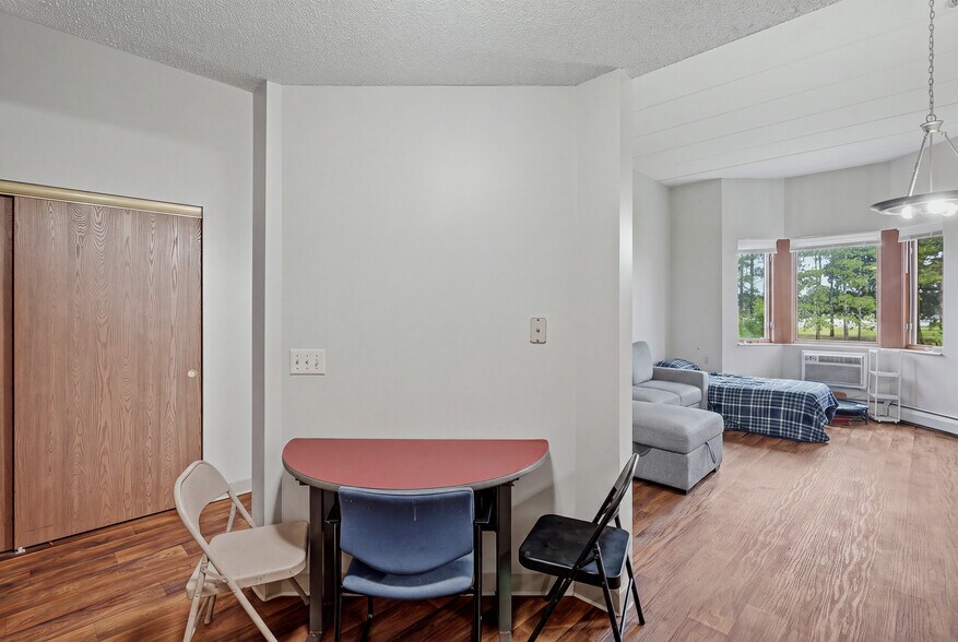 More Photos Of 985 Ivy Ave E, Saint Paul Apartments For Sale