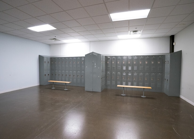 More Photos Of 12280 Oakland Park Boulevard, Highland Park Warehouse For Lease
