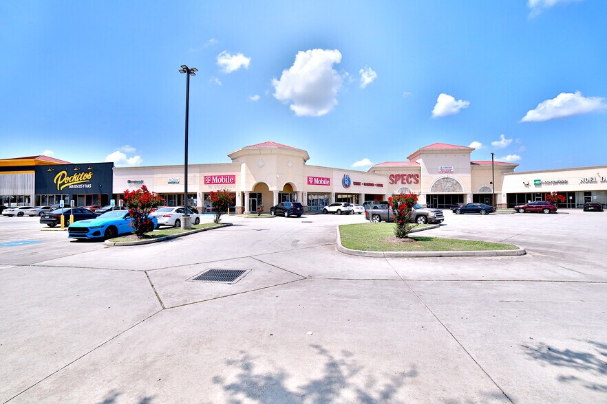 More Photos Of 11130 Gulf Fwy, Houston Unknown For Lease