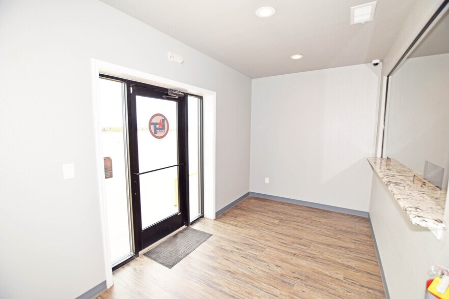 More Photos Of 10503 W County Rd 72, Midland Warehouse For Lease