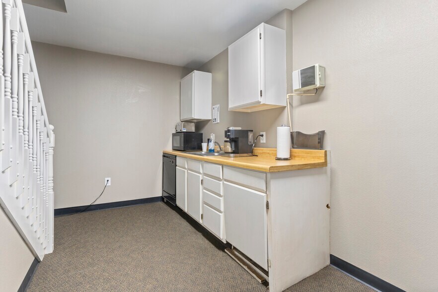 More Photos Of 4608 Fairlane Ave, Fort Worth Warehouse For Lease