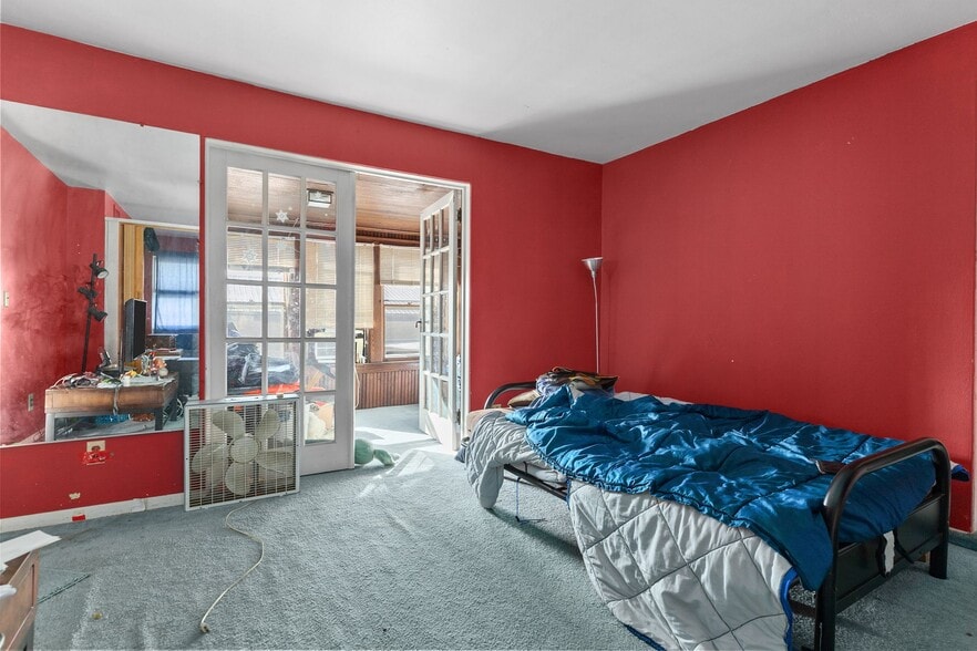 More Photos Of 754 N Main St, Oshkosh General Retail For Sale