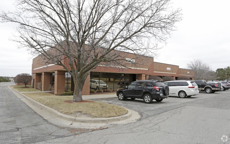 More Photos Of 8400-8428 Melrose Dr, Lenexa Light Manufacturing For Sale