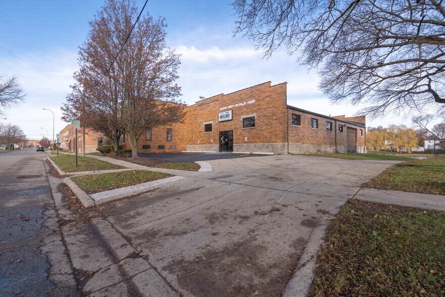 More Photos Of 425 E Front St, Monroe Manufacturing For Lease