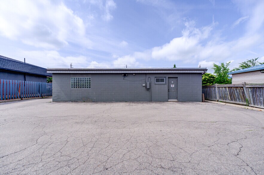 More Photos Of 127 Charing Cross St, Brantford Office For Lease