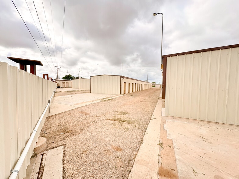 More Photos Of 2213 N Quaker Ave, Lubbock Self Storage For Sale