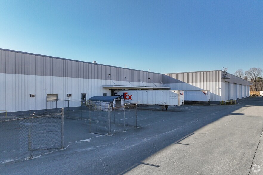More Photos Of 90 Piedmont Industrial Dr, Winston-Salem Warehouse For Sale