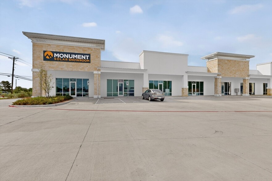 More Photos Of 325 N Saginaw Blvd, Saginaw Storefront Retail Office For Lease