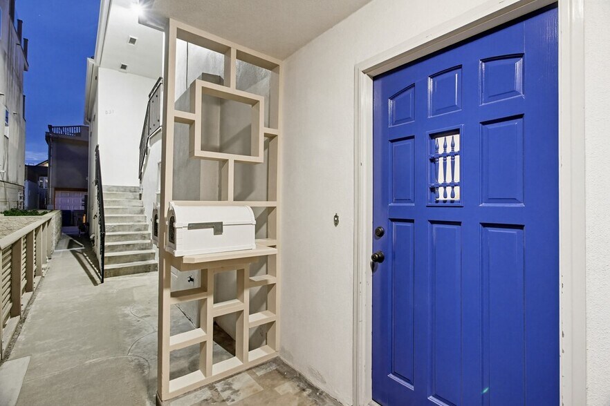 More Photos Of 829 Avalon Ct, San Diego Apartments For Sale