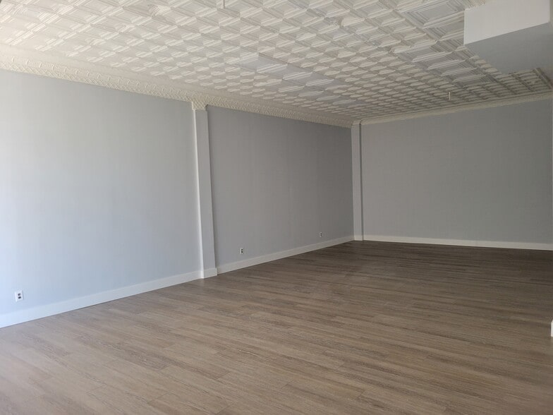 More Photos Of 5 Fifth Ave, Bay Shore Office For Lease