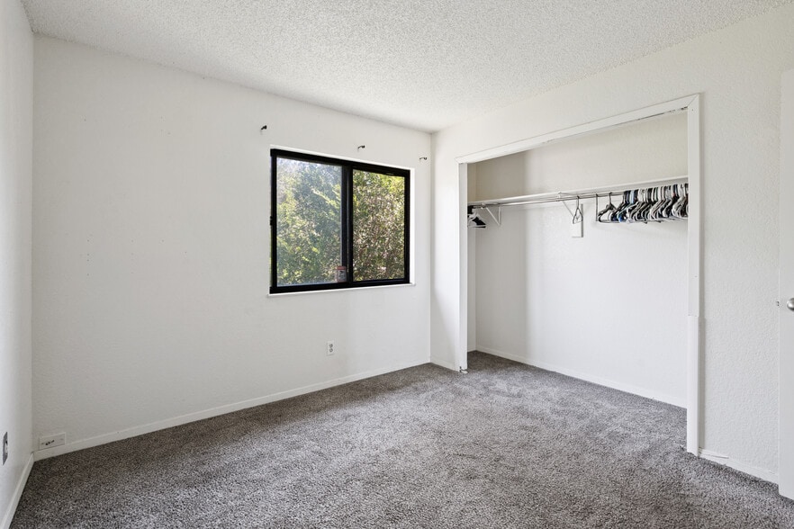 More Photos Of 935 Hathaway Dr, Colorado Springs Apartments For Sale
